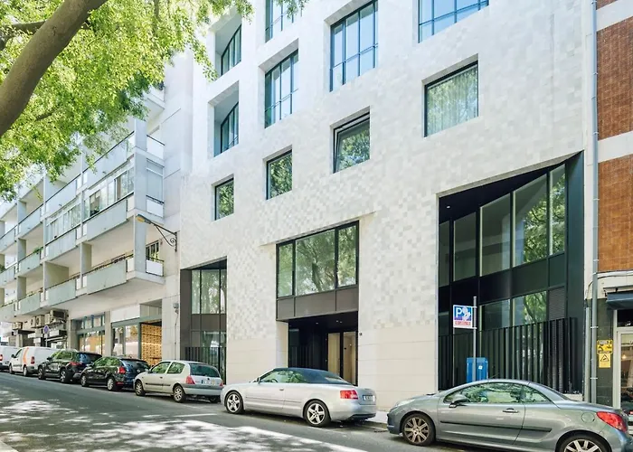 Anzio - 2 Bedrooms And Pool In Avenidas Novas 아파트 리스본