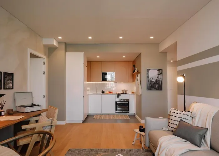 Anzio - 2 Bedrooms And Pool In Avenidas Novas * ליסבון